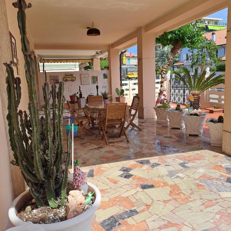 Bouganville Casa Vacanza Ambiente Climatizzato Con Wi Fi Pineto Exterior photo