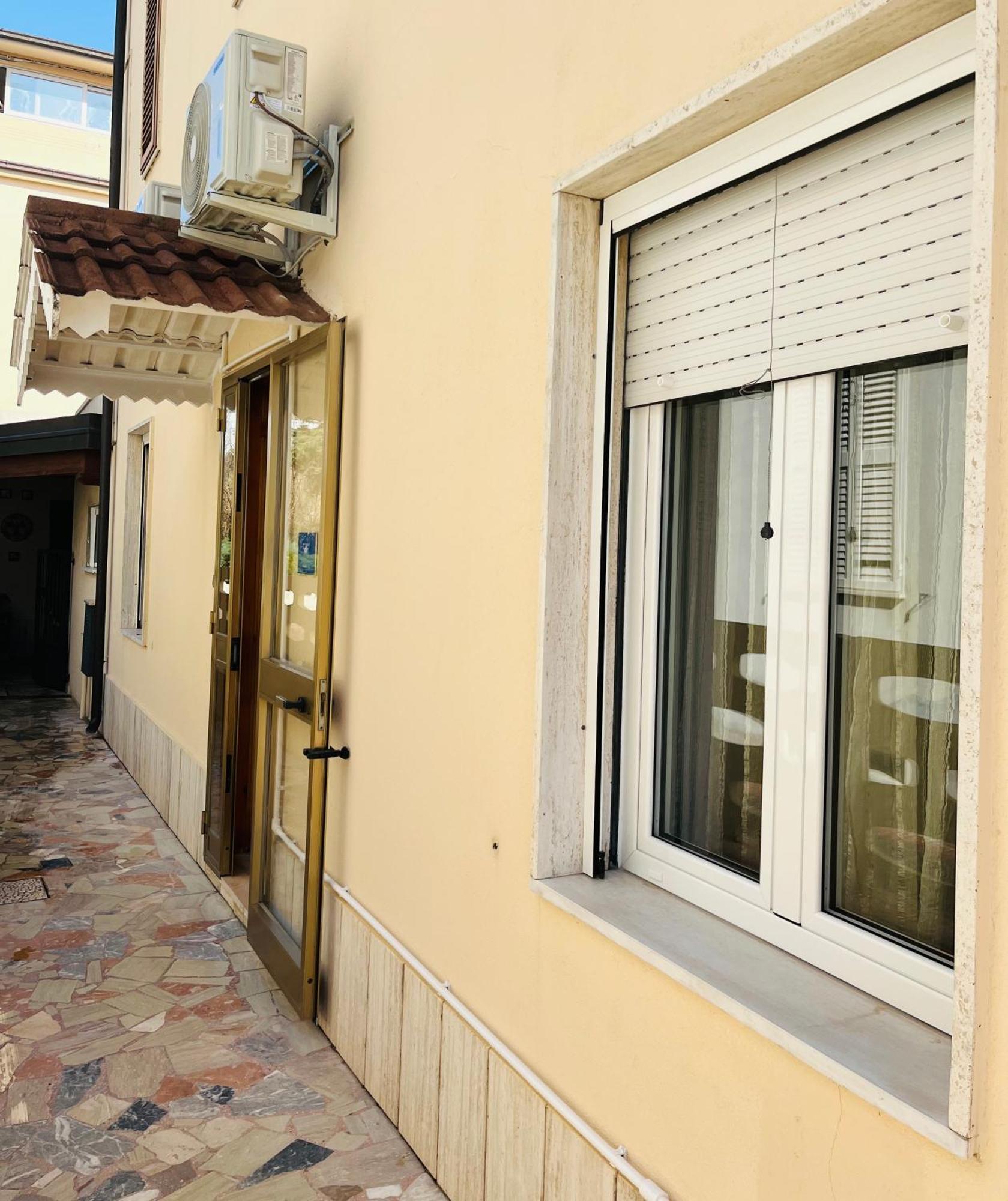 Bouganville Casa Vacanza Ambiente Climatizzato Con Wi Fi Pineto Exterior photo